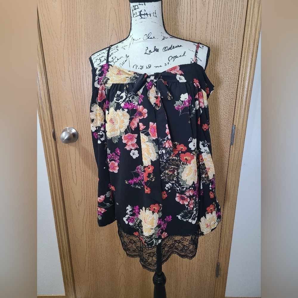 Staccato Floral Off The Shoulder Lace Trim Boho Knot Front Tunic Top - Picture 2 of 5